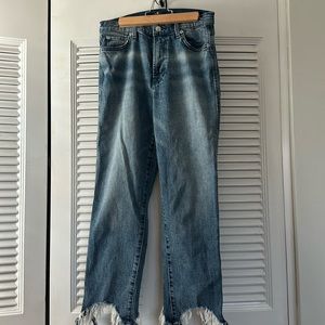 EUC  straight cropped distressed jeans. Size 28